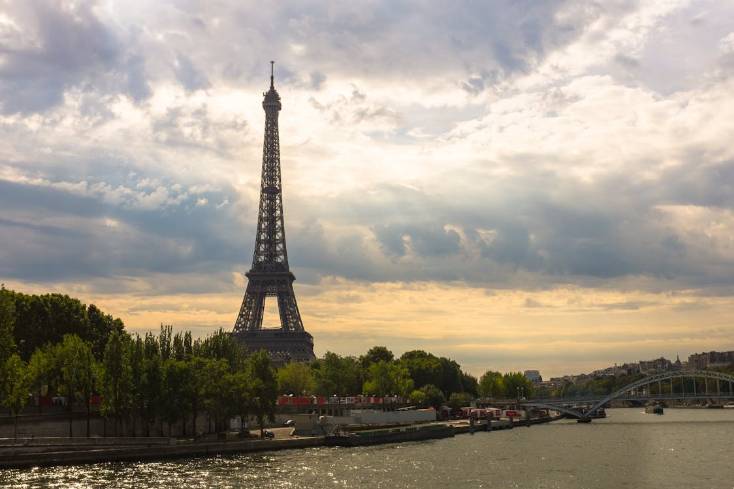 , Beer News: Beer Overtakes Wine in France / Anheuser-Busch Begins Contract Brewing Pabst