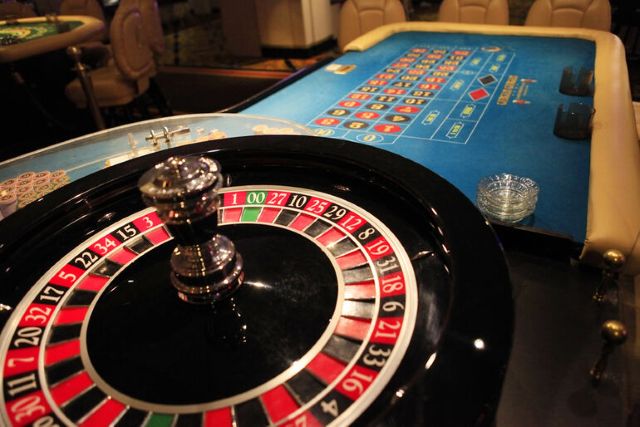 Roulette table and betting layout at Mr O Casino in Australia.